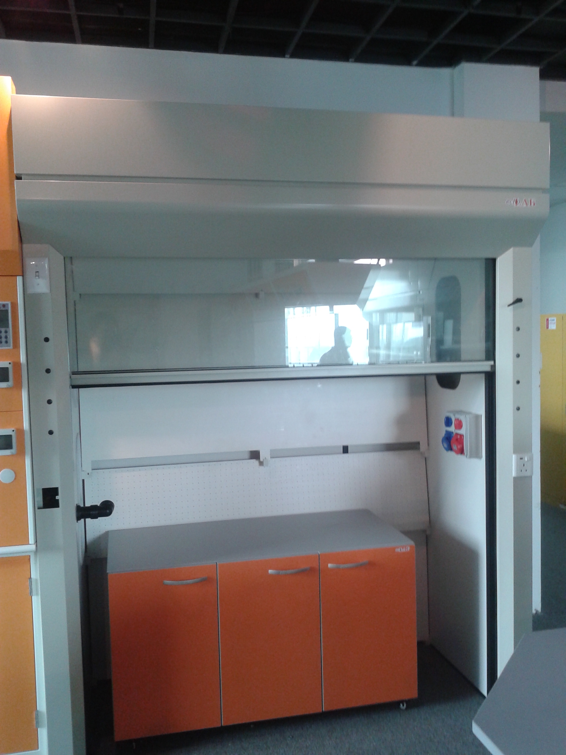 新型落地通風(fēng)柜