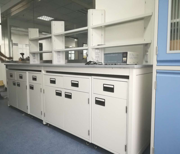 實(shí)驗(yàn)臺(tái)