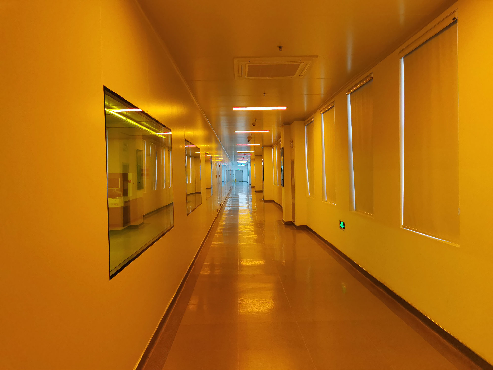 芯片潔凈生產(chǎn)車(chē)間